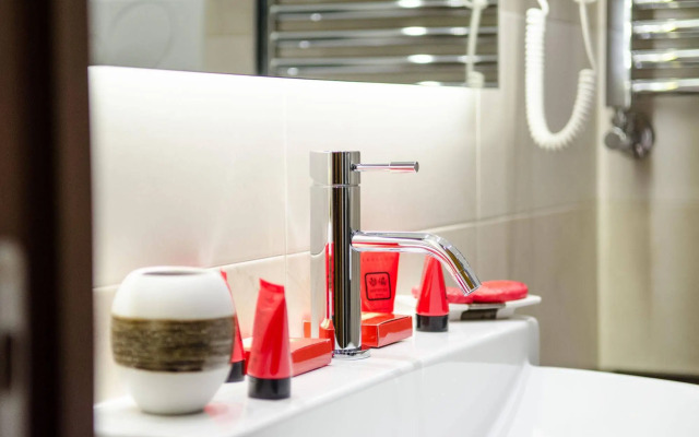 Lh Royal Suites