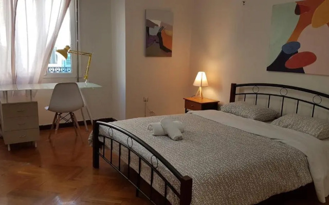 Teal Apartment - Athens Center, 4 BD, 2 BATH
