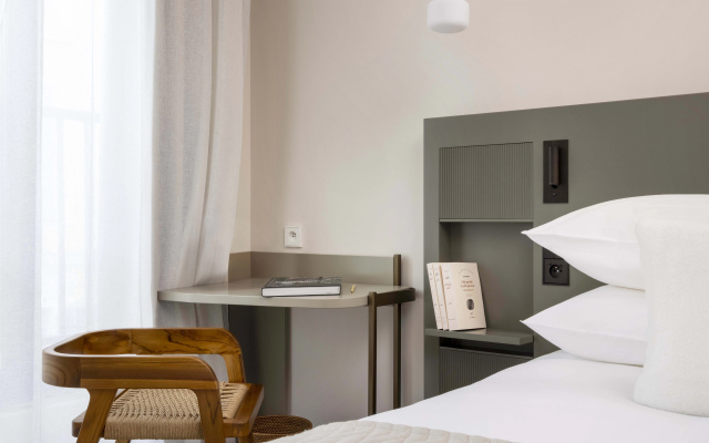 Ikonik Jean Medecin Hotel - Image 4