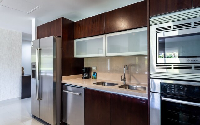 Casa Iris 2 Bedroom Condo by Redawning