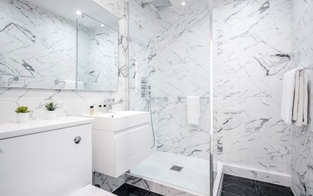 Royal Docks Guesthouse by LUXHABITAT