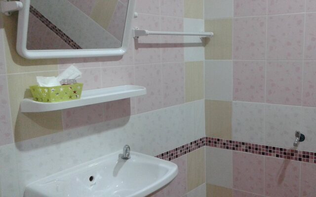 Tanaroj Guest House