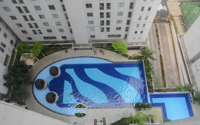 Comfort Living 2Br Room At Bassura City Apartment