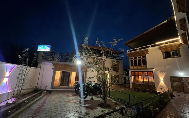 Kandalha Guest House