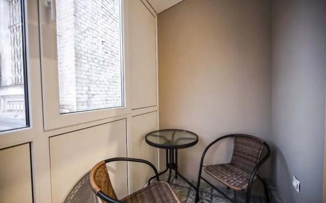 KievApts Pushkinskaya 10