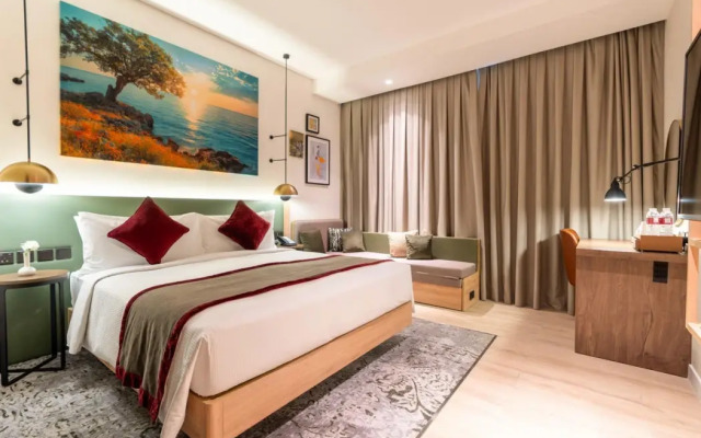 West Walk Retaj Hotel
