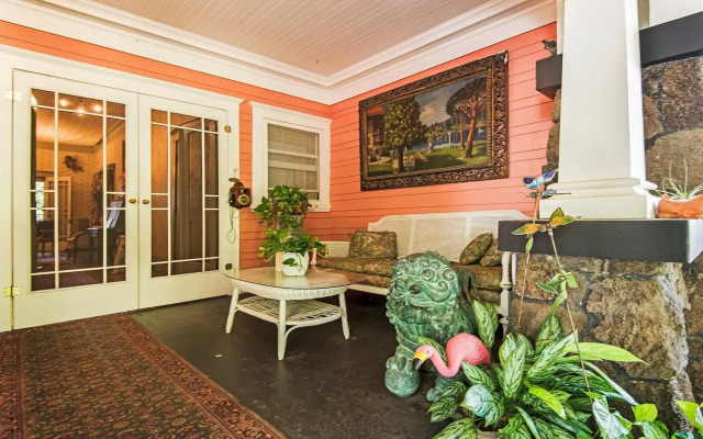 Manoa Valley Inn