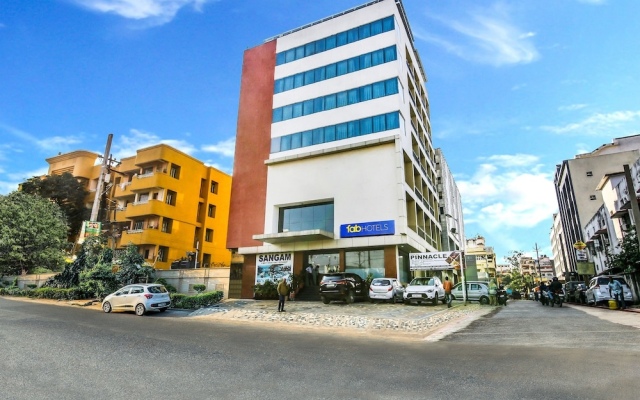 Fabhotel The Pinnacle