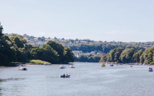 The Art Room Apartment