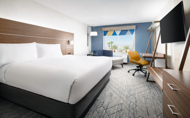 Holiday Inn Express Las Vegas - Stadium Area by IHG