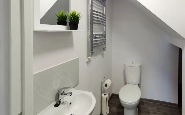 4BR Contractor Accommodation w 4 Bathroom