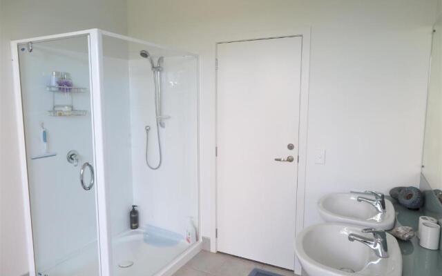 Kakariki Rooms, Kotare House