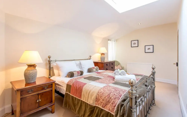 Prestigious Location - Quintessential Mews House
