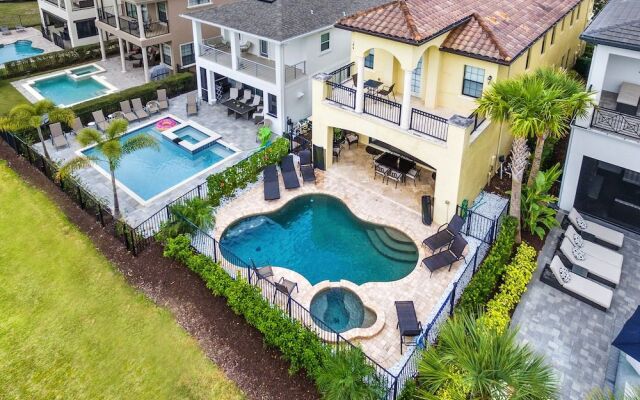 Panoramic Golf Course Views 5 Br home by RedAwning