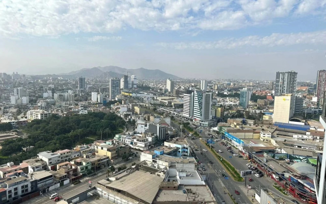 Modern 1BR on J Prado Board San Isidro