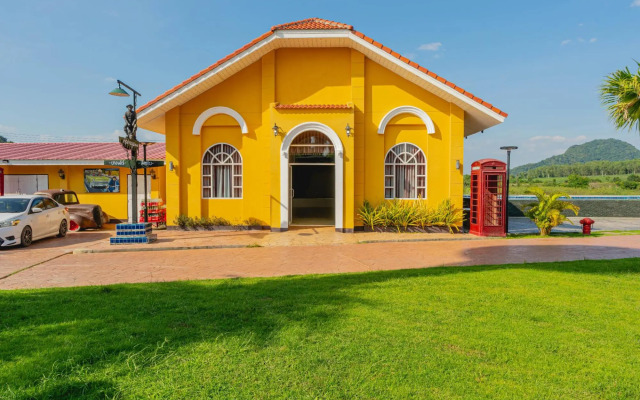 Apinya Resort Bangsarey