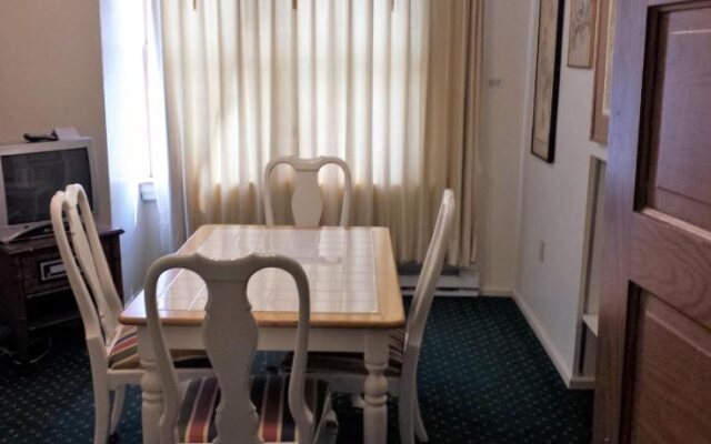 Harbor Haus Inn & Suites