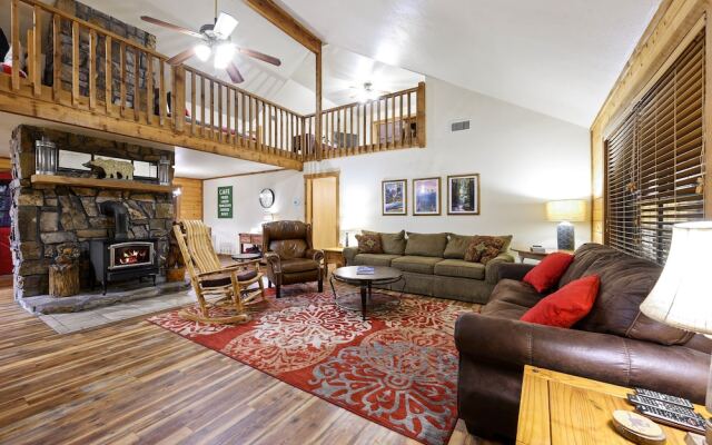 Lacey Dogwood Family Cabin With Free Wifi and Private BBQ by Redawning