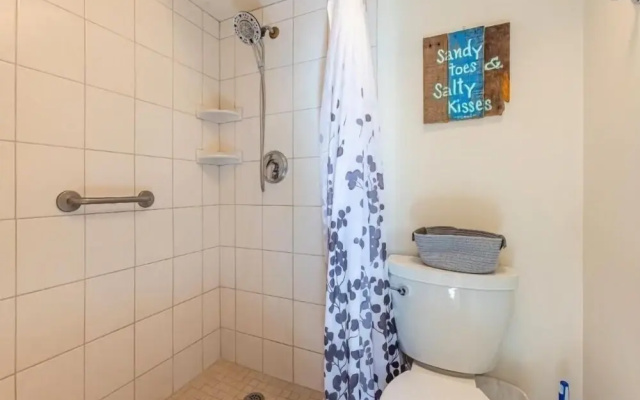 Kamaole Nalu, #302 2 Bedroom Condo by RedAwning, Kihei