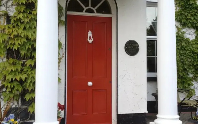 Ross Lake House Hotel