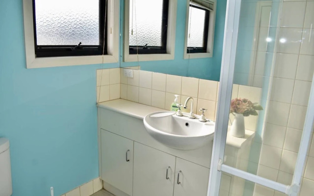 3 Bedroom Getaway in Trendy Thornbury