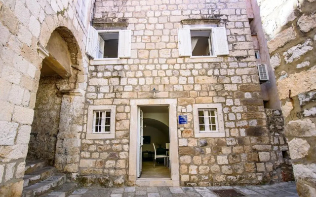 Luan Old Town Apartment by Duhomes