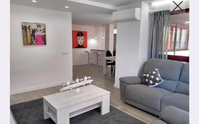 Apartamento totalmente reformado en 1ª linea