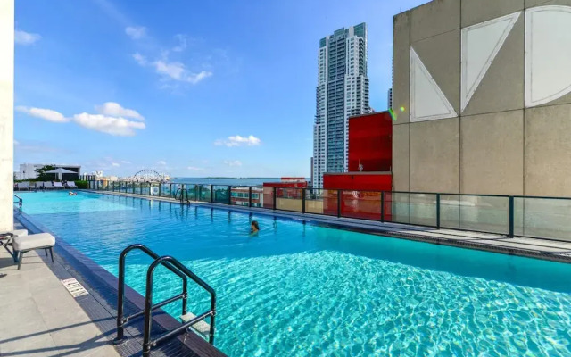 Luxury Studio with City & Bay Views