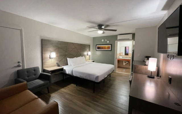 Quality Inn & Suites Airport/Cruise Port Hollywood