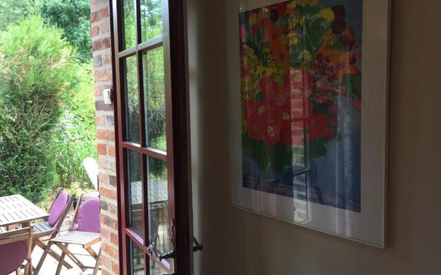 La Maison aux Volets Rouges