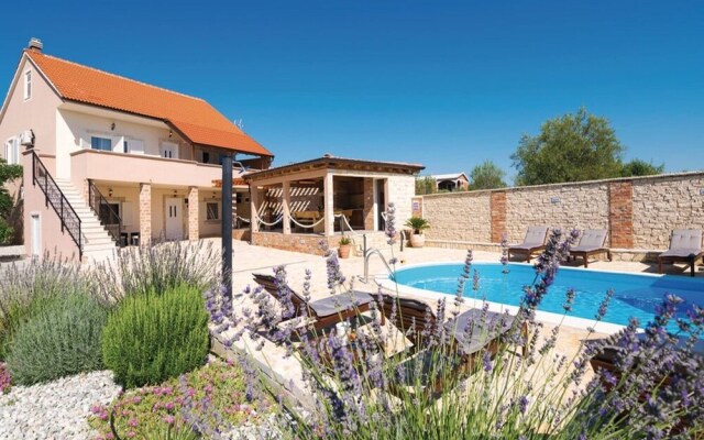 5 Villa Antique With Extra Large Pool