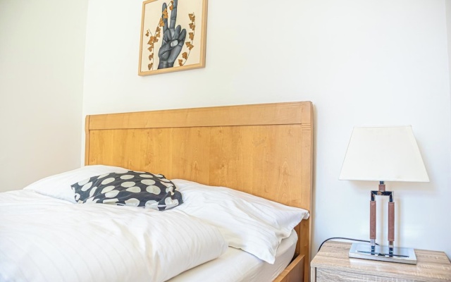 Stylish 2BR Apartment Long Stay for 5