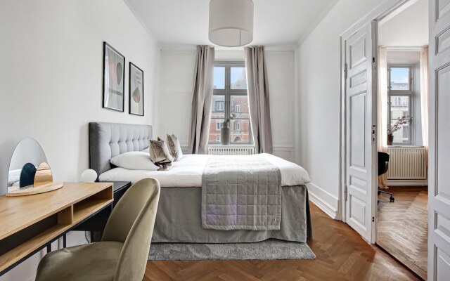 "sanders Square - Spacious 6-bdr. Apt. Near Nyhavn"