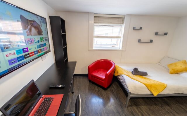 23 North Road Studios Near QE and UOB