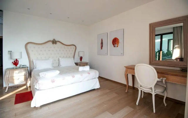Beach Access 5 Bedroom Villa