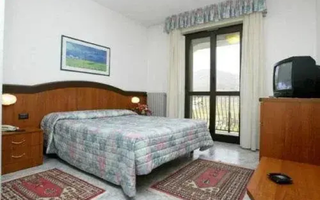 River Hotel
