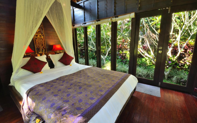 Jendela di Bali Villa – Guest Rooms – Petak