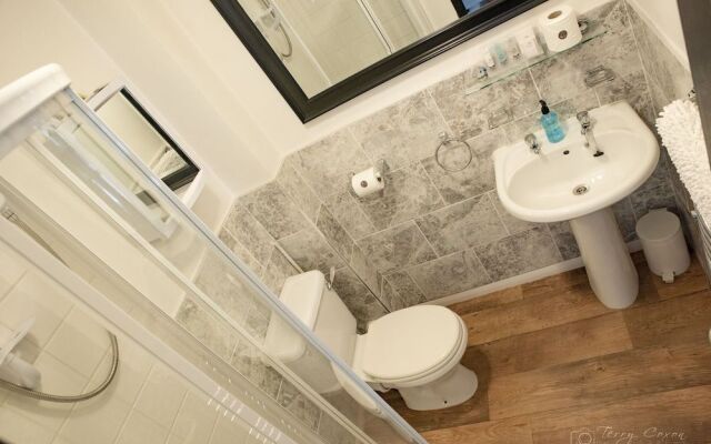 The Suite at Whitelane Lets