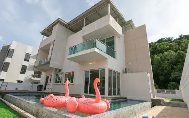 Tanjung Bungah 5BR Villa w pool 20pax