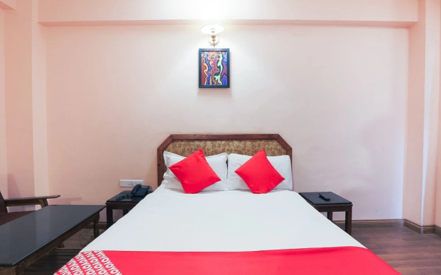 OYO 48910 Hotel Blue Bird