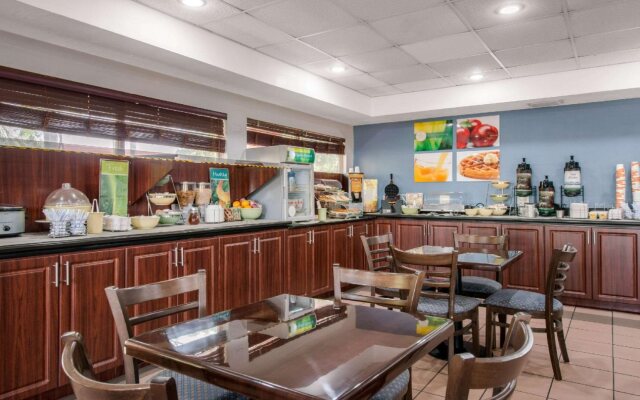 Quality Inn Sarasota North Near Lido Key Beach