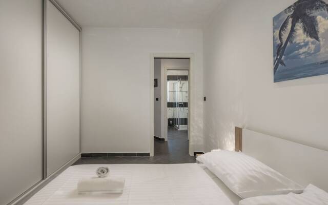 Quiet City Apartment Dexa