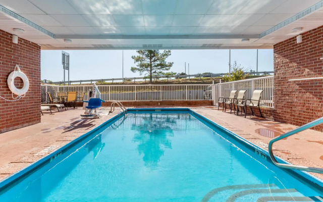 Country Inn & Suites by Radisson, Lumberton, NC