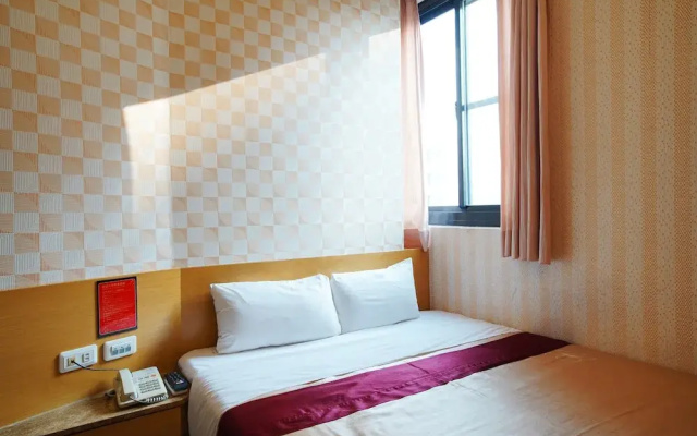 Happy Hotel