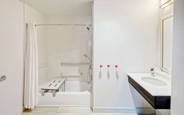 Continental Miami Beach, Tapestry Collection by Hilton