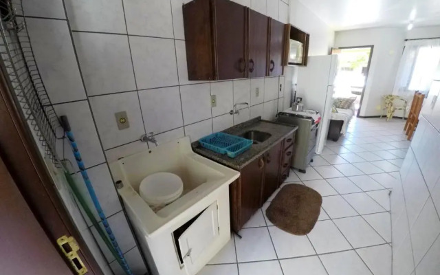 Ap 7 pessoas-1 quadra do mar, na avenida de Bombas