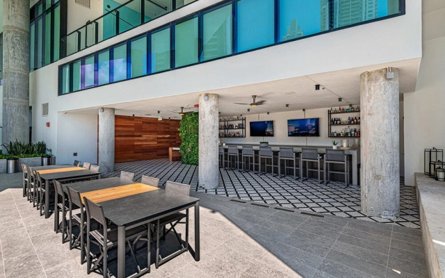 Spacious King Studio At Downtown Miami