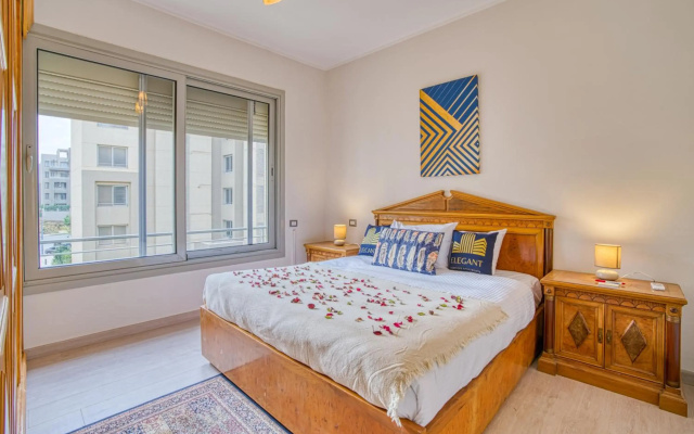 Luxurious 1 BR Apartment near Point 90 Mall✯