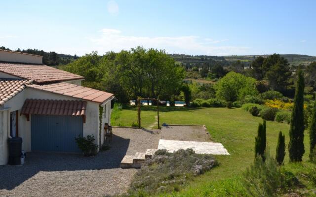 Lovely villa in Cesseras with private swimming pool