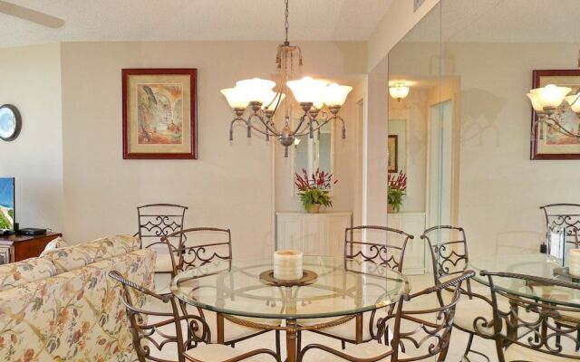 Sunny Beachfront Condo With Pool and Sw-facing Balcony